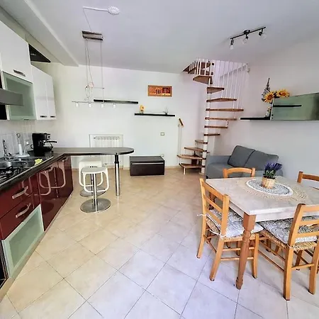 Chandra House Holiday home Castell'Anselmo