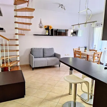 Chandra House * Castell'Anselmo